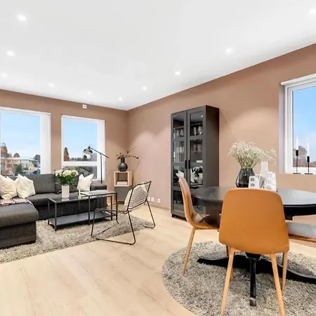 Upgraded 3 Bedroom Apartment, Close To Wc-25 Apartment *